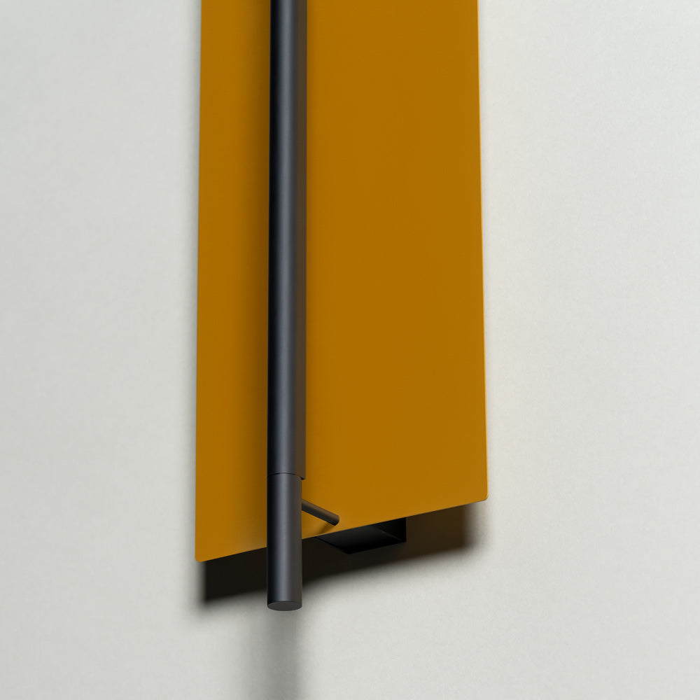 Lámina Dorada 45 LED Wall Light in Detail.