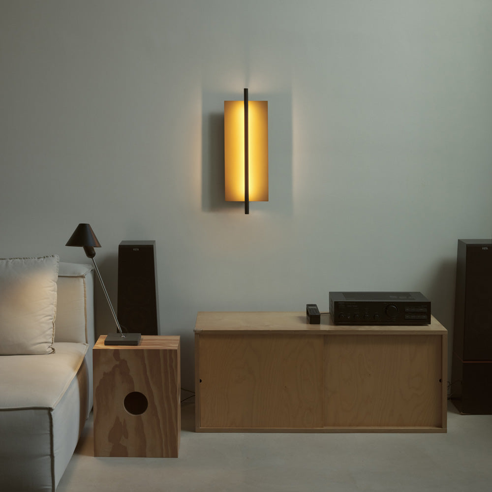 Lámina Dorada 45 LED Wall Light in living room.