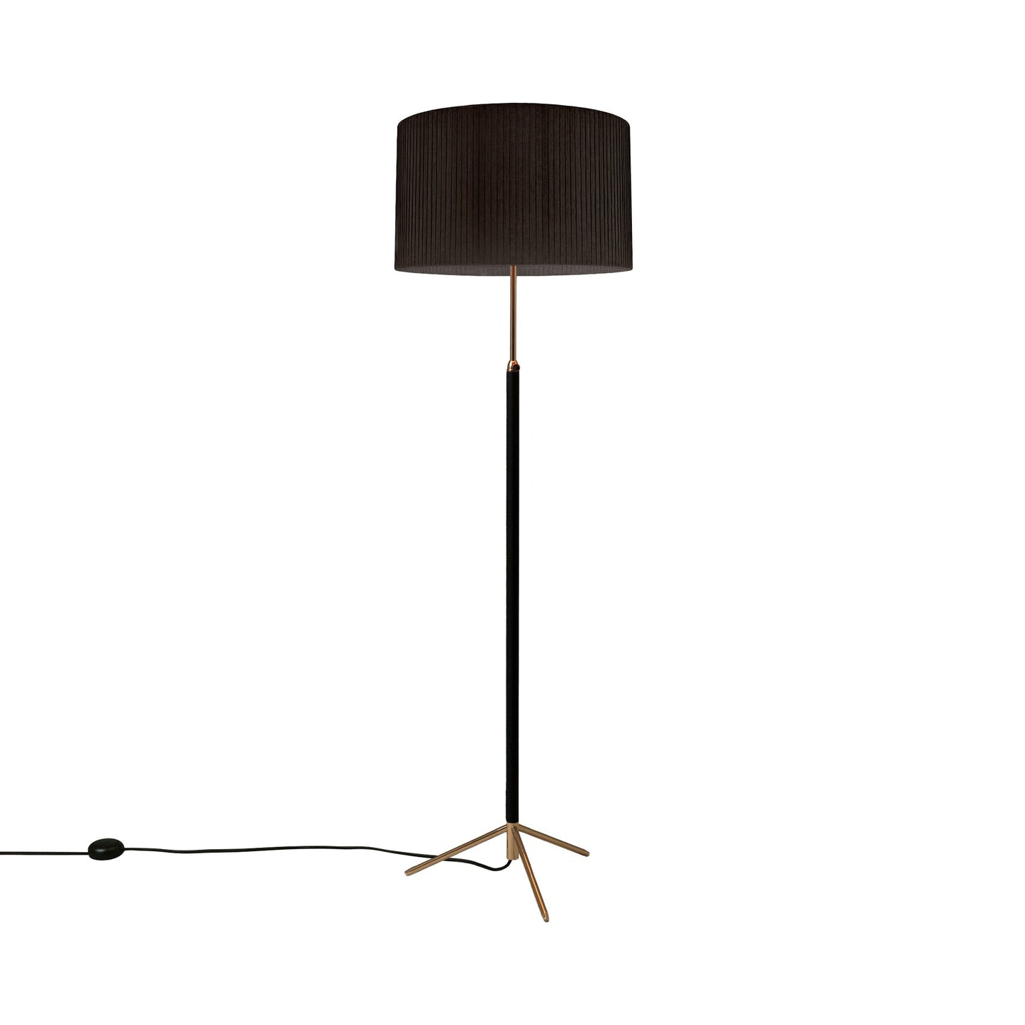 Pie de Salón Floor Lamp in Polished Brass/Black (17.7-Inch).