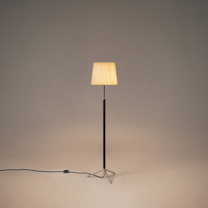 Pie de Salón Floor Lamp in Detail.