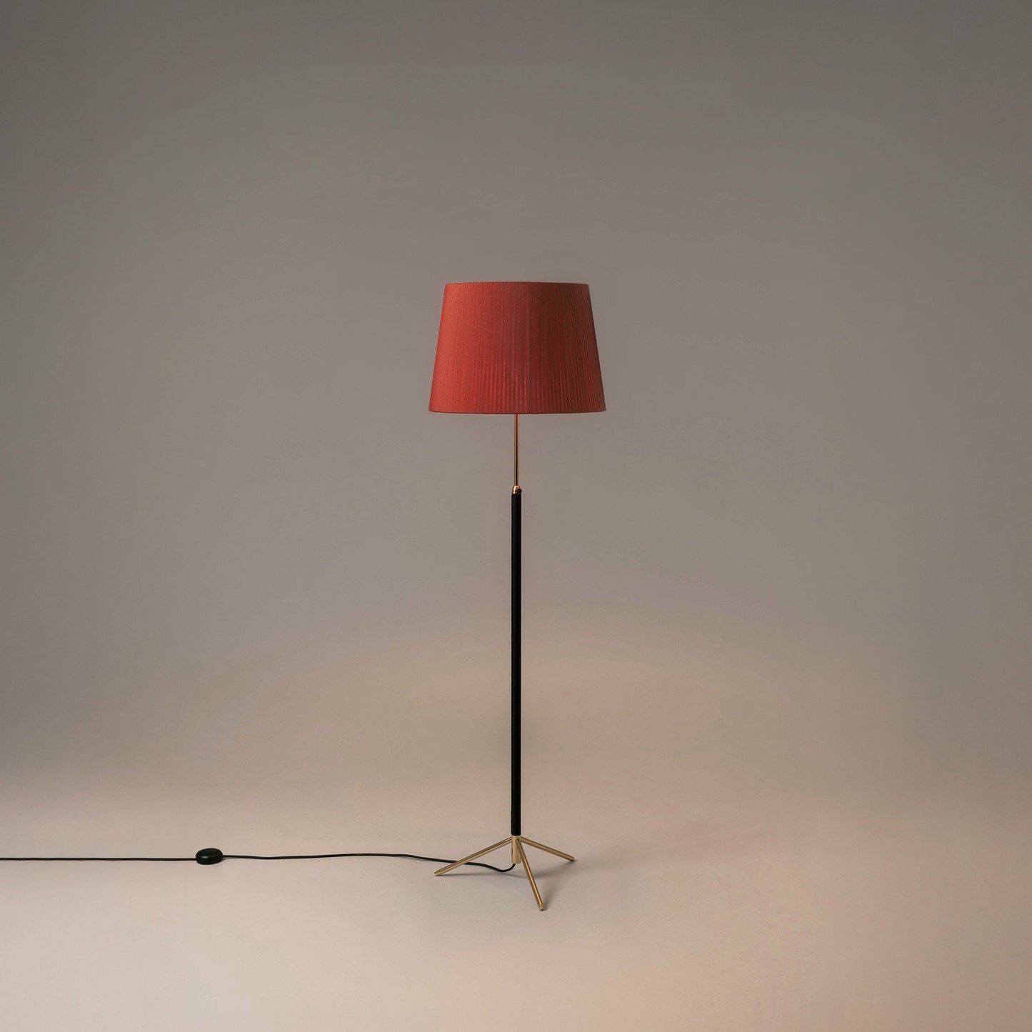 Pie de Salón Floor Lamp in Detail.