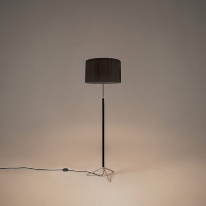 Pie de Salón Floor Lamp in Detail.