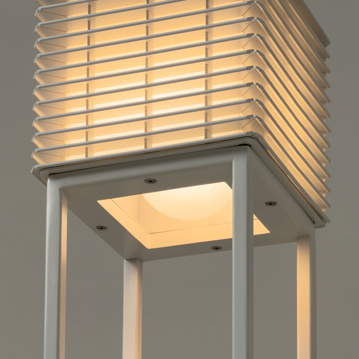 Shiro 17 Alta Outdoor Floor Lamp in Detail.