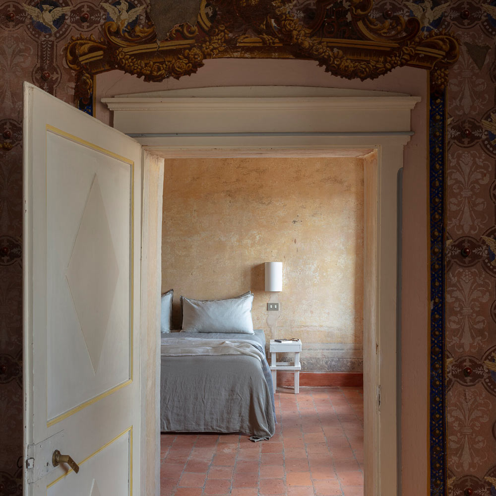Singular Wall Light in bedroom.