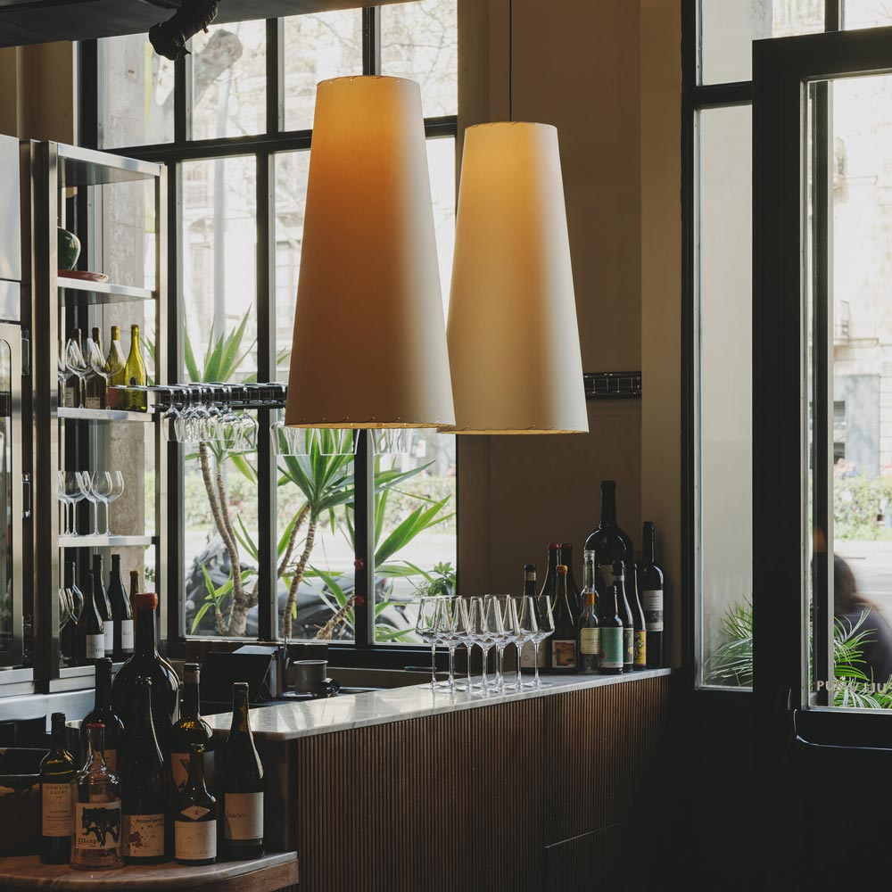 Sísísí Cónicas Largas Pendant Light in restaurant.