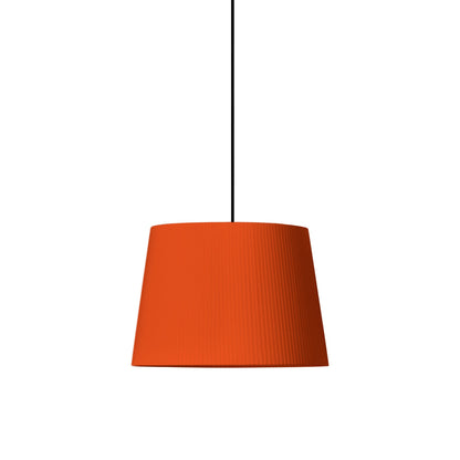 Sísísí Cónicas Pendant Light in Red-amber (Black).