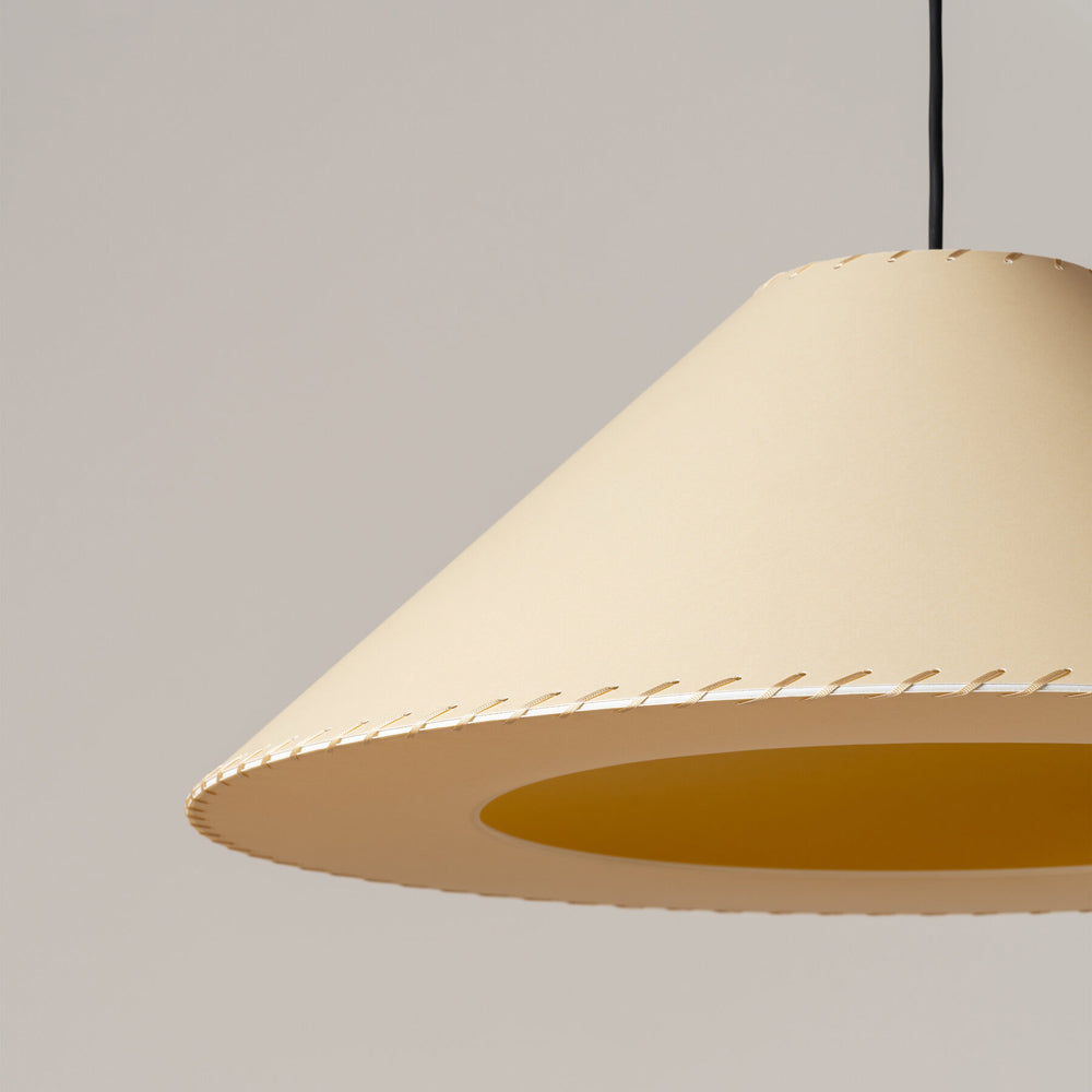 Sísísí Cónicas Planas Pendant Light in Detail.