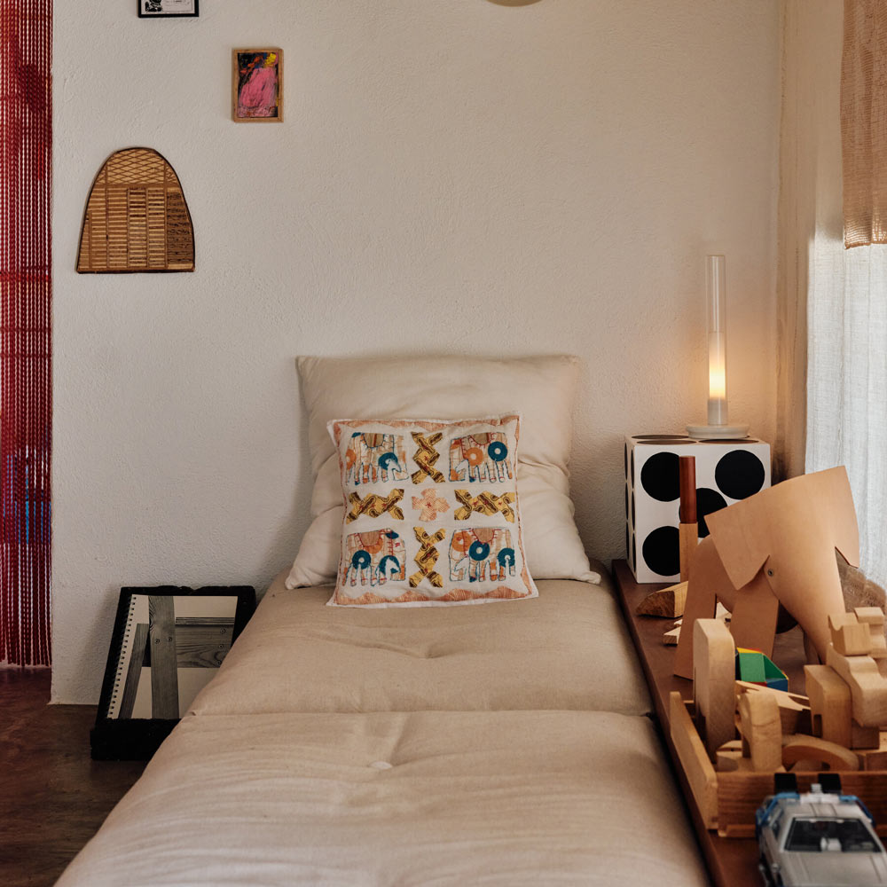 Sylvestrina Table Lamp in kid room.