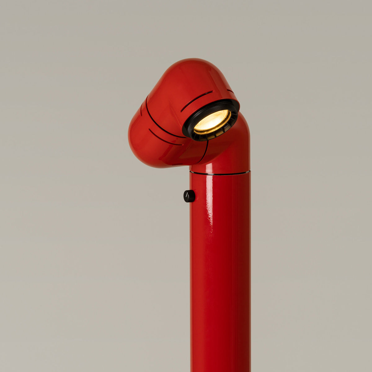 Tatu Alta LED Floor Lamp in Detail.