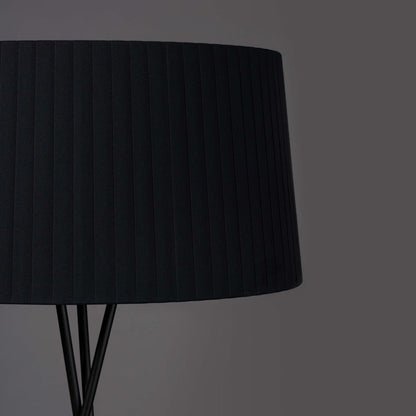 Trípode Floor Lamp in Detail.