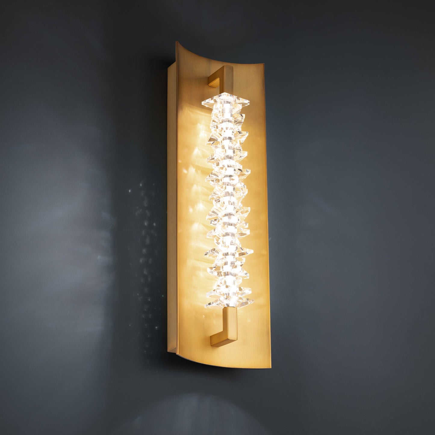 Bergy LED Wall Light in Detail.