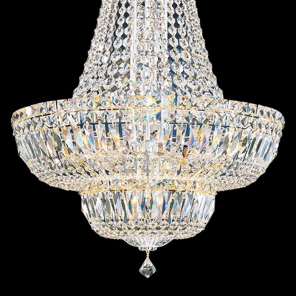 Petit Crystal Deluxe Pendant Light in Detail.
