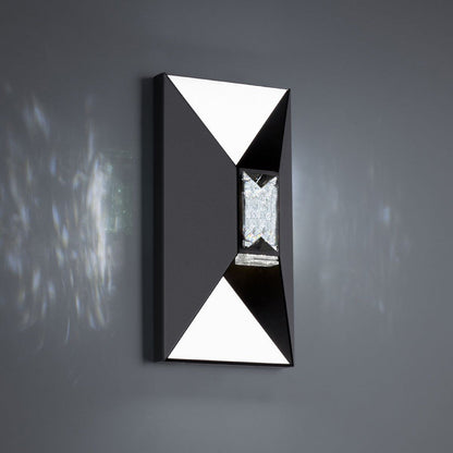 Vida Outdoor LED Wall Light in Detail.