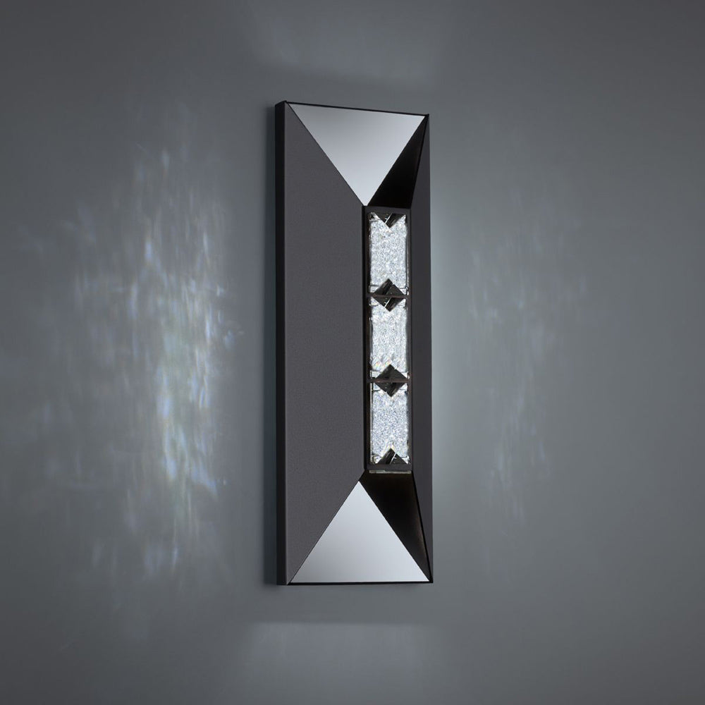 Vida Outdoor LED Wall Light in Detail.