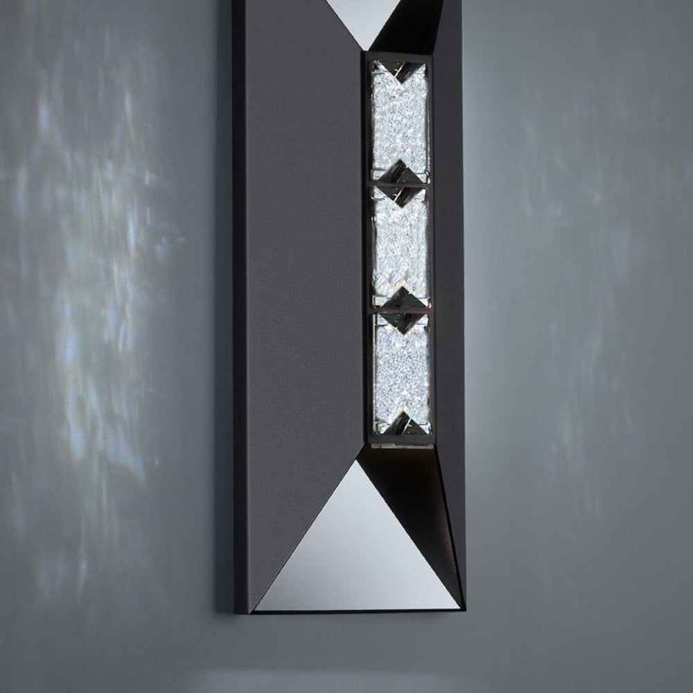 Vida Outdoor LED Wall Light in Detail.