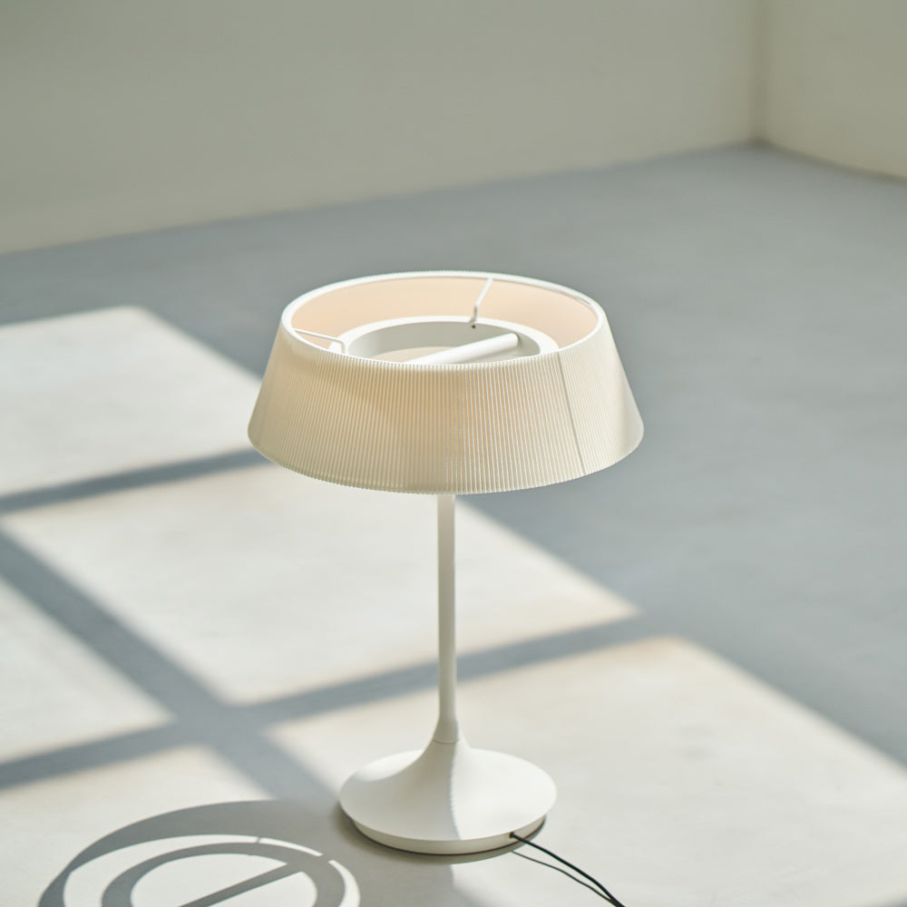 Halo LED Table Lamp in Detail.