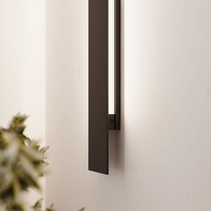 Lithe Outdoor LED Wall Light in Detail.