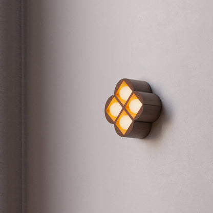 Dot Wall Light in Detail.