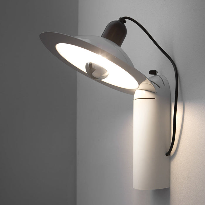 Lampiatta Table Lamp/Wall Light in Detail.