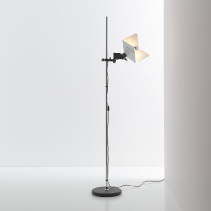 Triedro Floor Lamp in Detail.