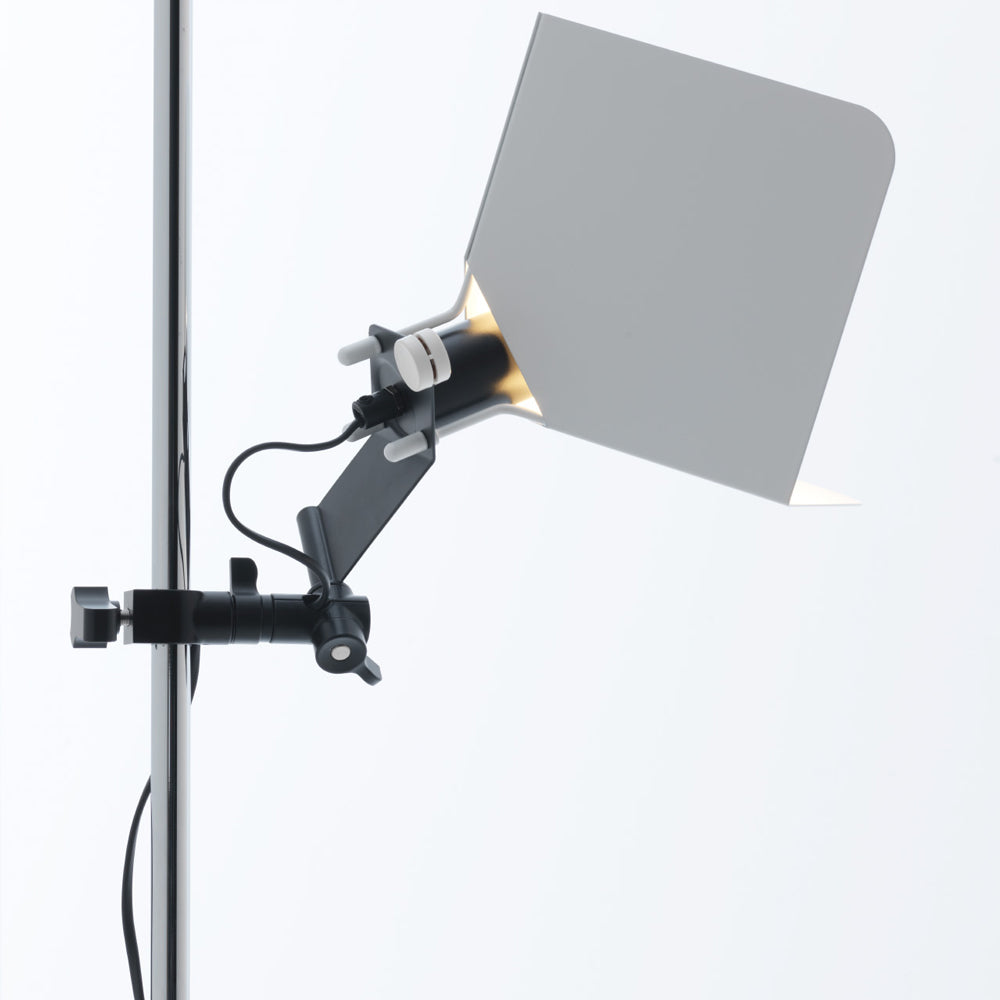 Triedro Floor Lamp in Detail.