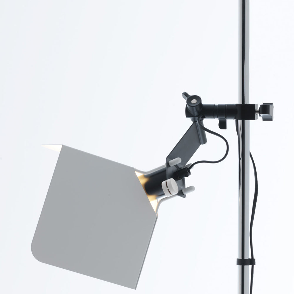 Triedro Floor Lamp in Detail.