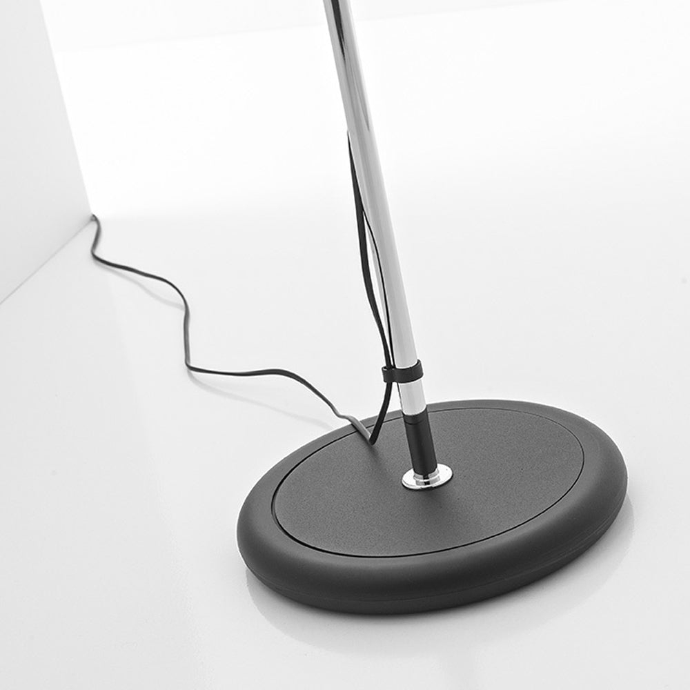Triedro Floor Lamp in Detail.