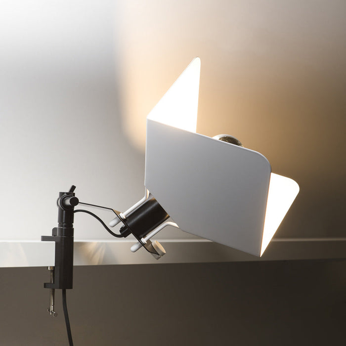 Triedro Table Lamp/Wall Light in Detail.