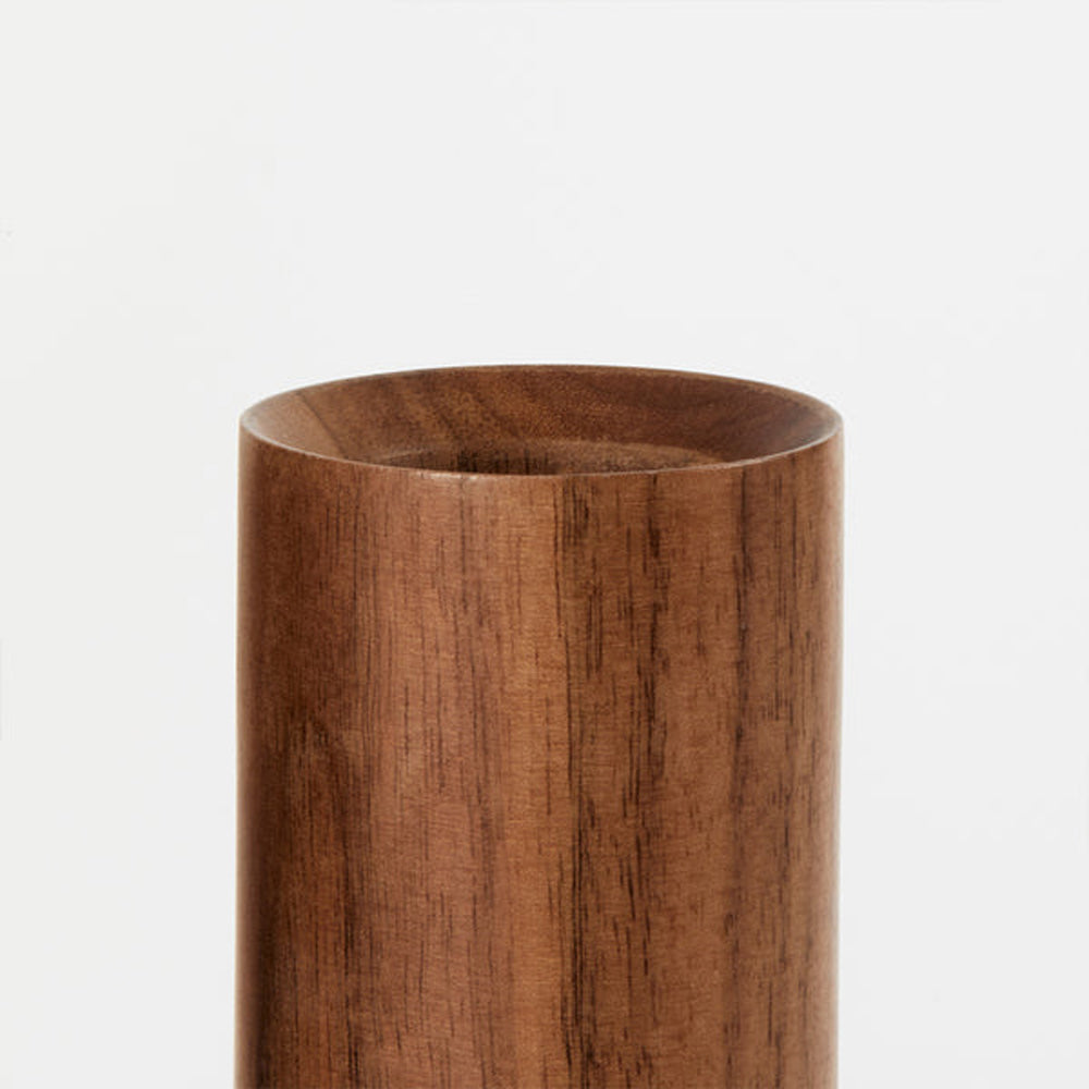 Knuckle Noma Table Lamp in Detail.