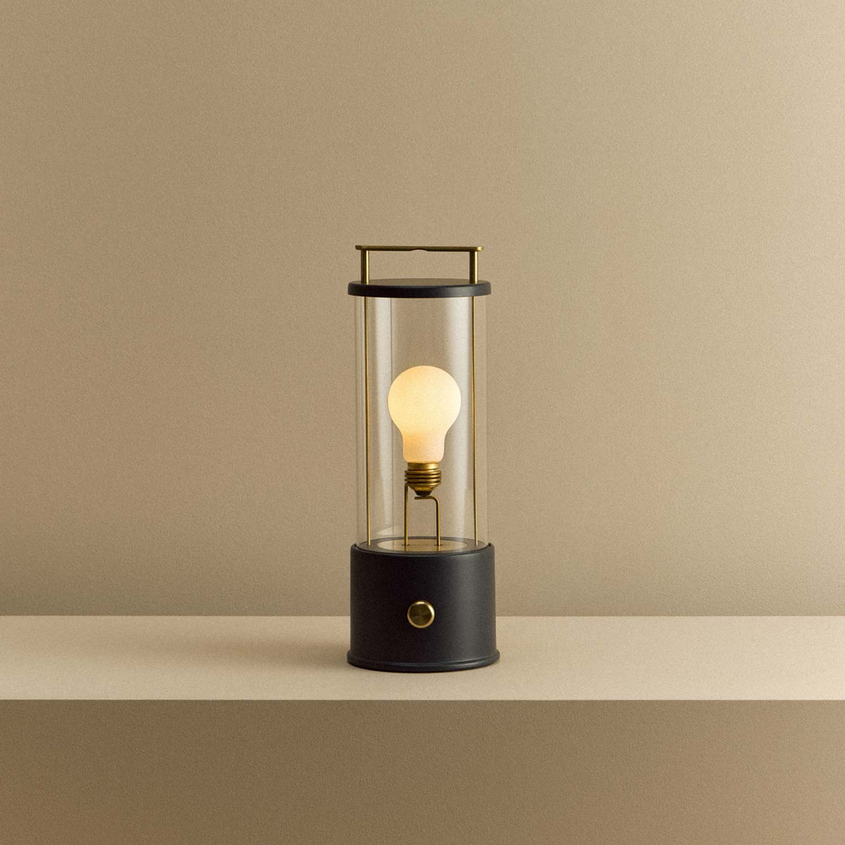 The Muse 2.0 Portable Table Lamp in Hackles Black.
