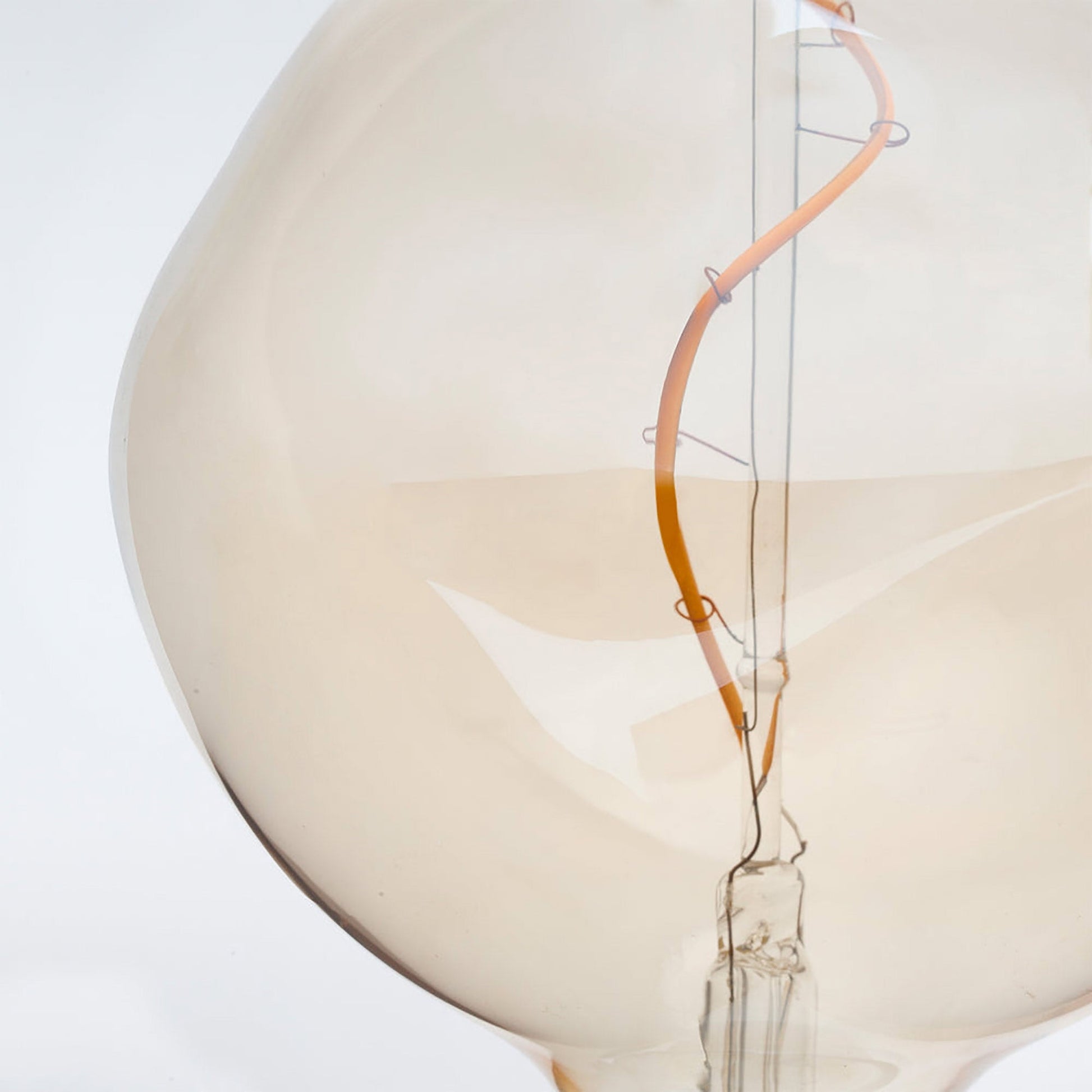 Voronoi I Medium Base G40 Type LED Bulb in Detail.