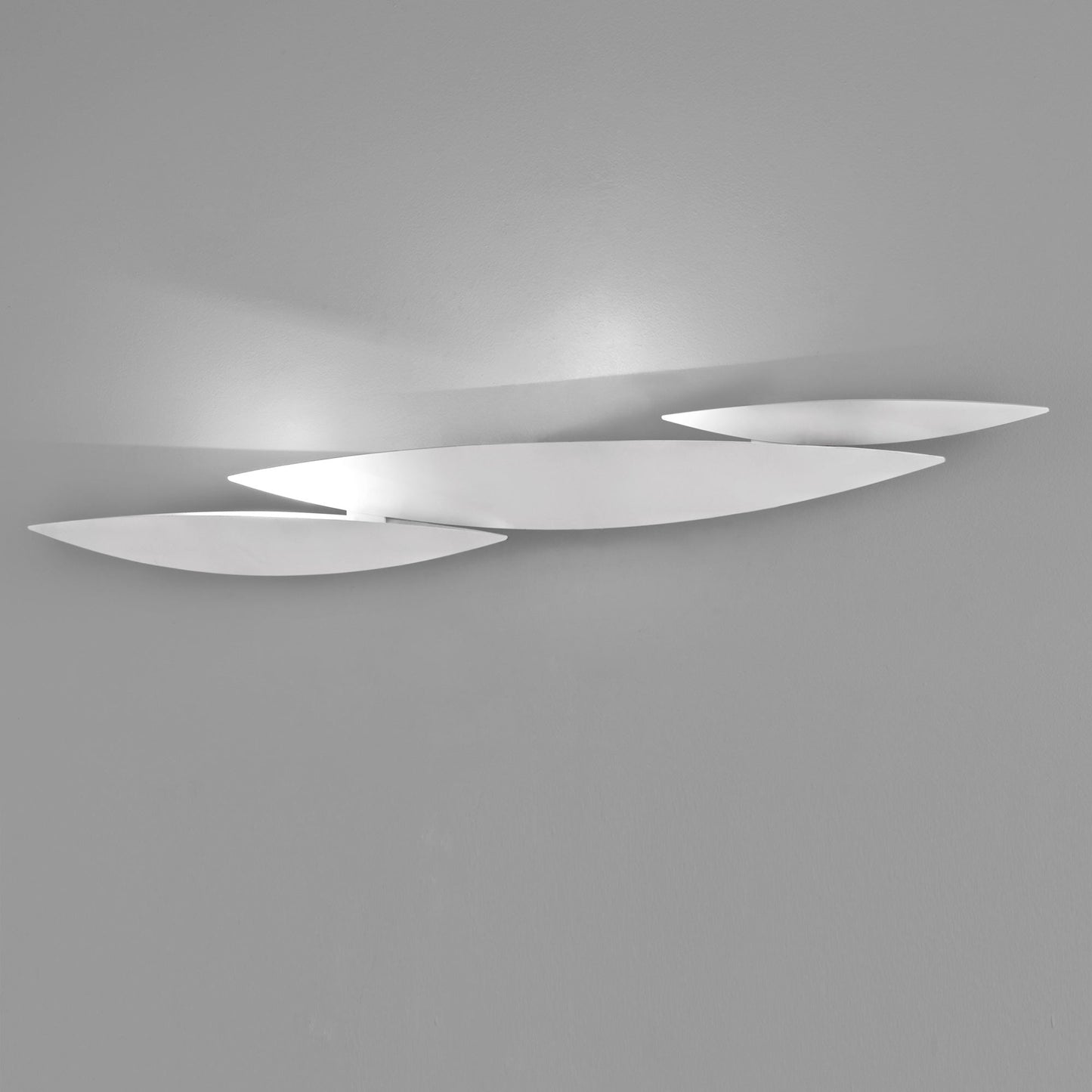 I Lucci Argentati LED Wall Light in White Polished.