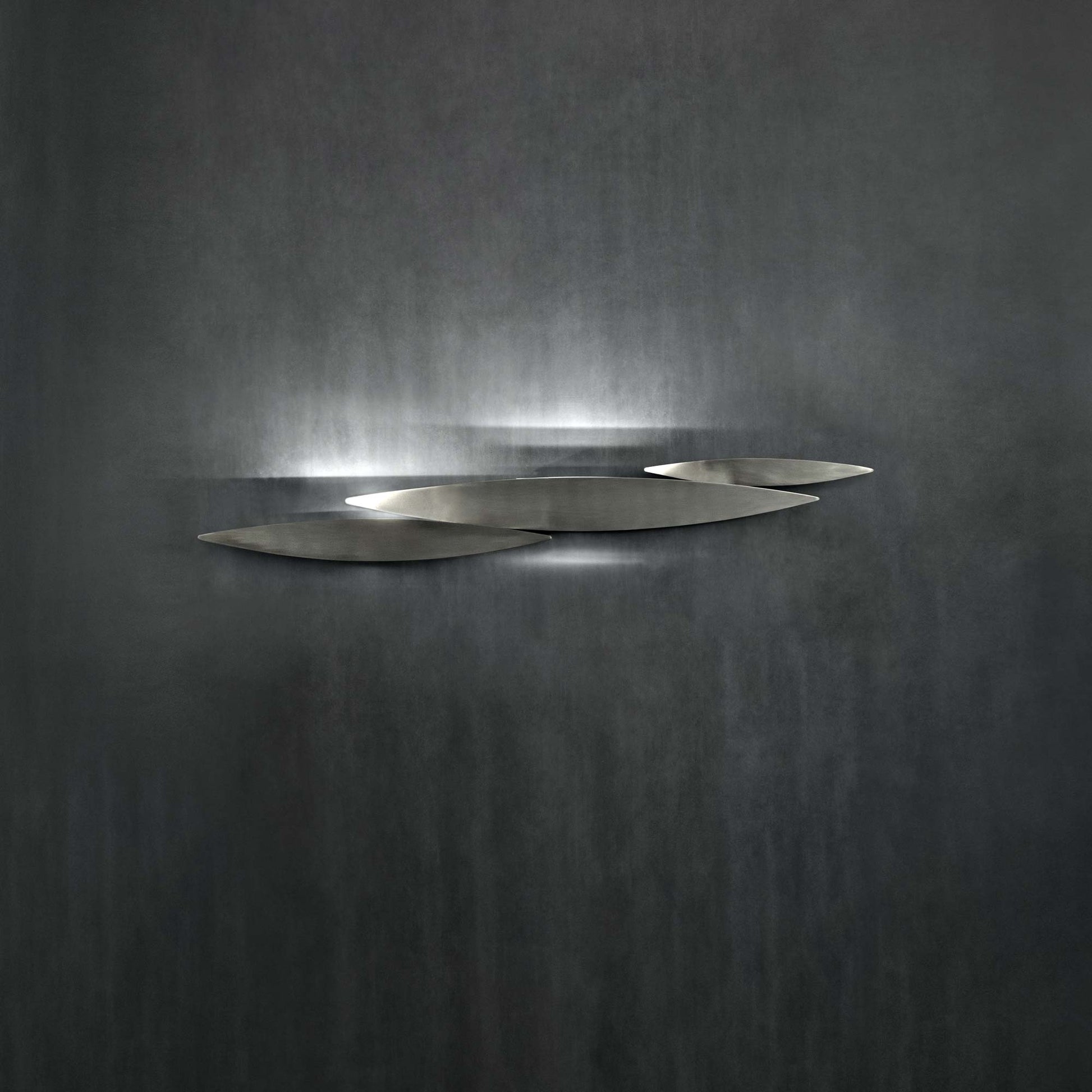 I Lucci Argentati LED Wall Light in Detail.