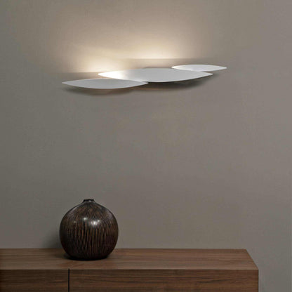 I Lucci Argentati LED Wall Light in living room.