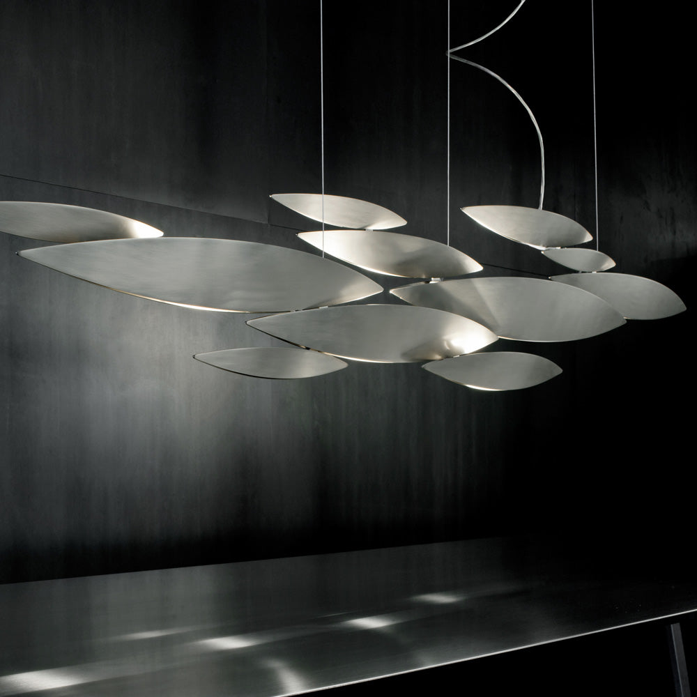 I Lucci Argentati Linear LED Chandelier in Detail.