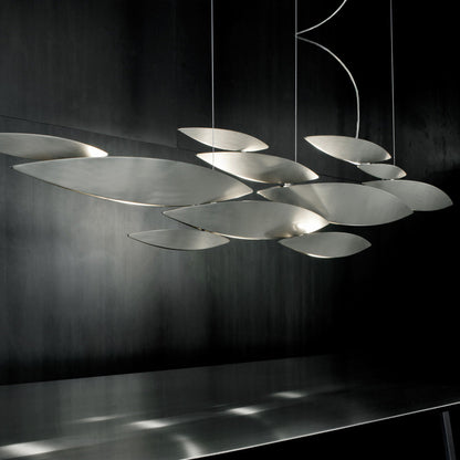 I Lucci Argentati Linear LED Chandelier in Detail.