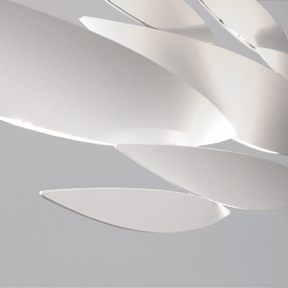 I Lucci Argentati Linear LED Chandelier in Detail.