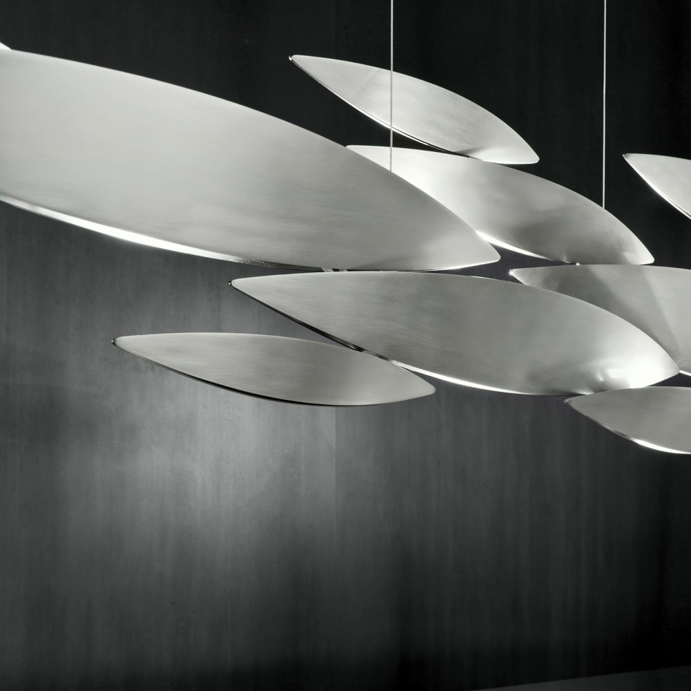 I Lucci Argentati Linear LED Chandelier in Detail.