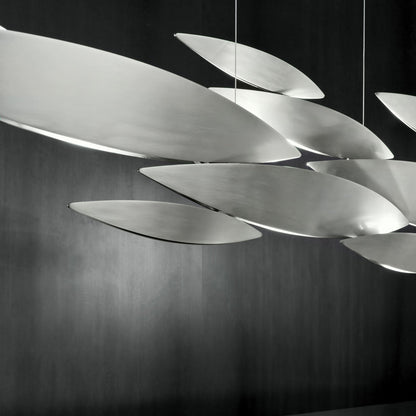I Lucci Argentati Linear LED Chandelier in Detail.