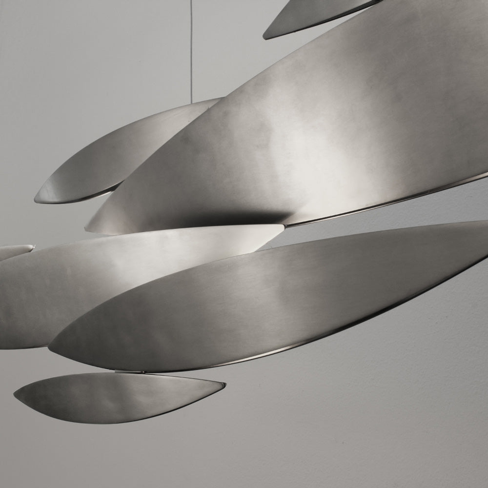 I Lucci Argentati Linear LED Chandelier in Detail.