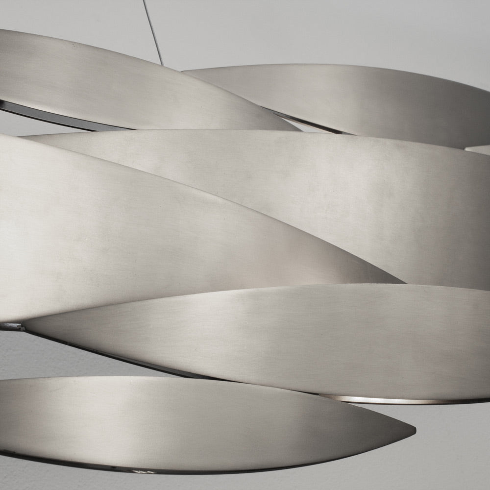 I Lucci Argentati Linear LED Chandelier in Detail.
