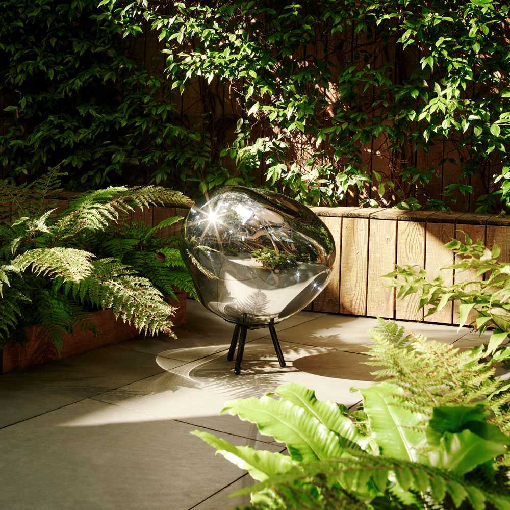 Melt Portable LED Floor Lamp in Outside Area.