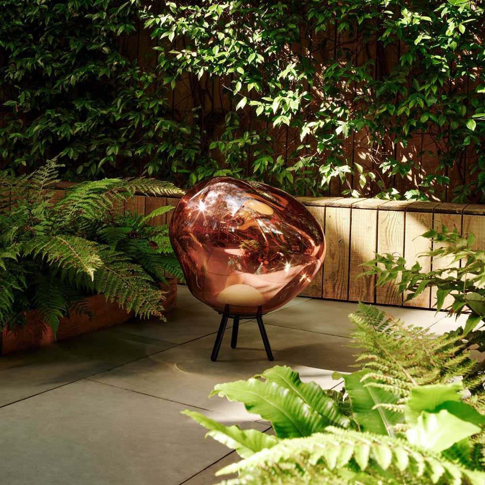 Melt Portable LED Floor Lamp in Outside Area.
