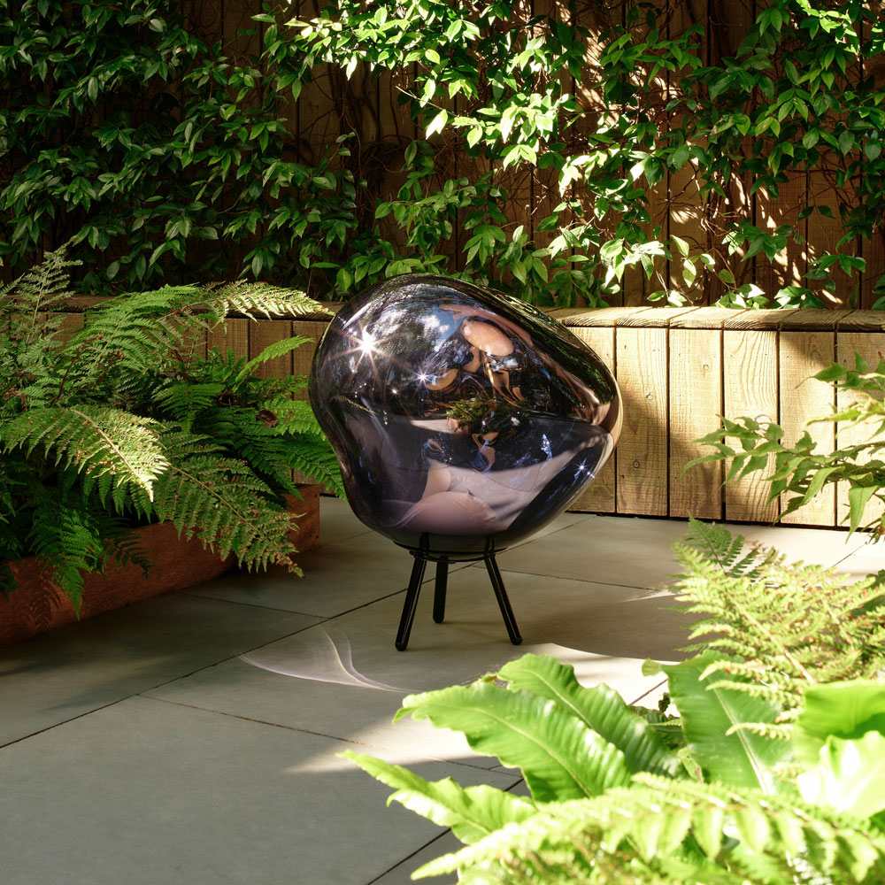 Melt Portable LED Floor Lamp in Outside Area.