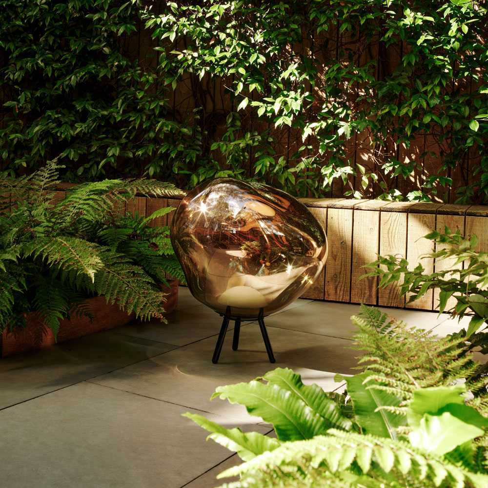 Melt Portable LED Floor Lamp in Outside Area.