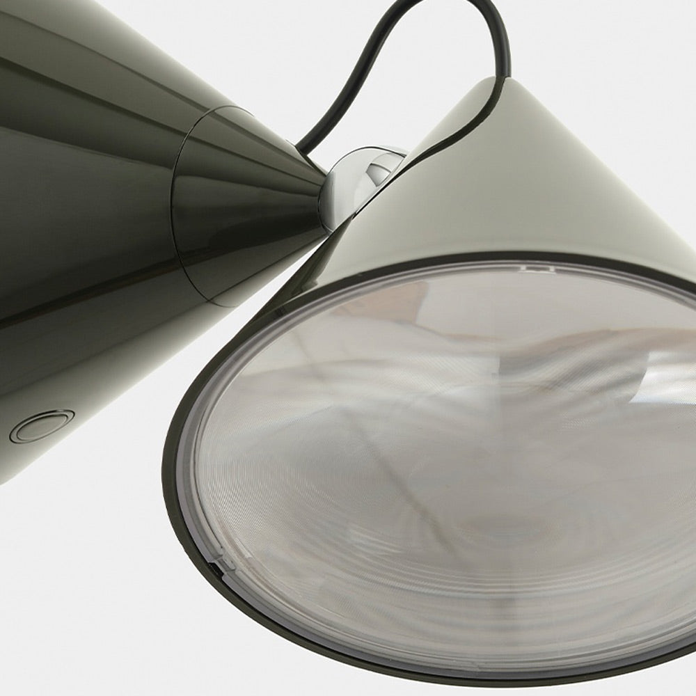 Pose LED Wall Light in Detail.