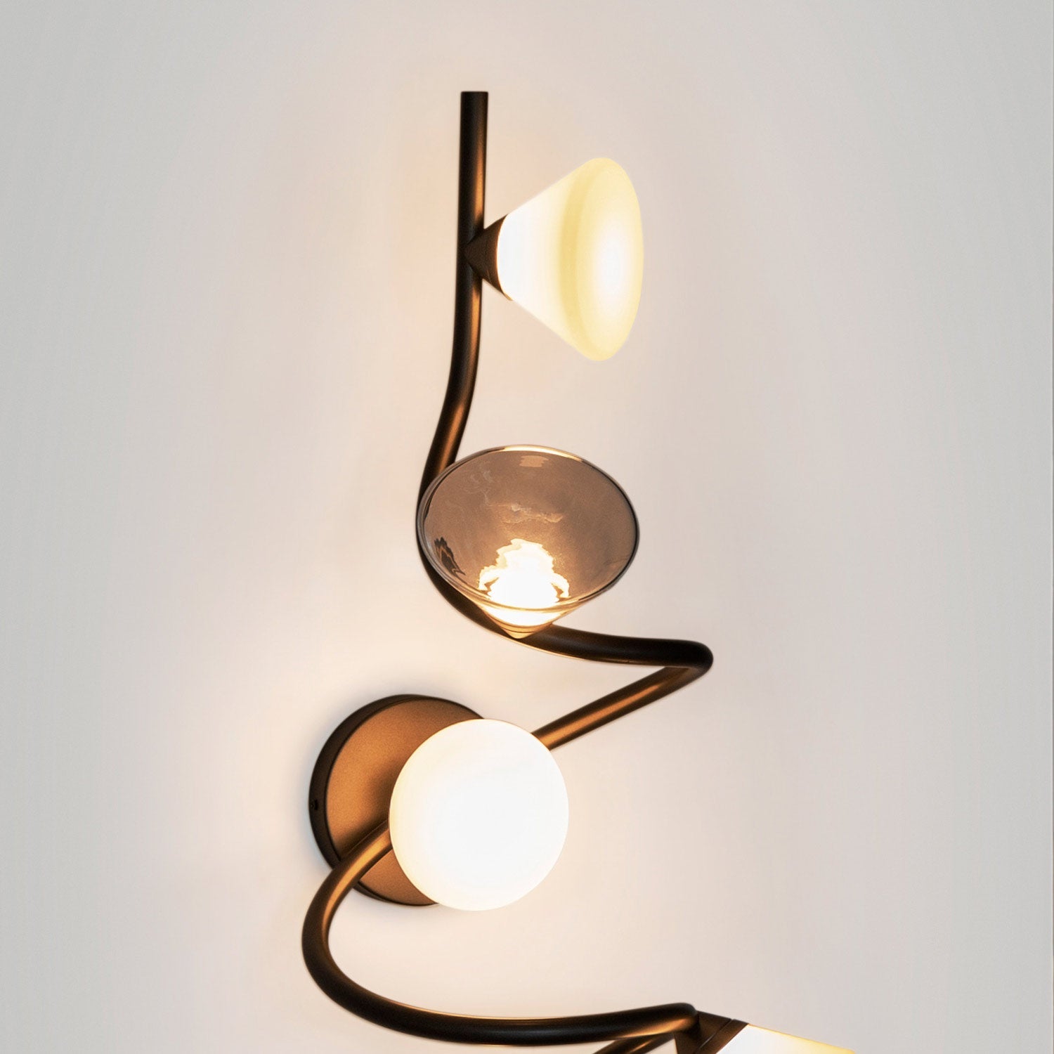 Linfa LED Ceiling / Wall Light in Detail.