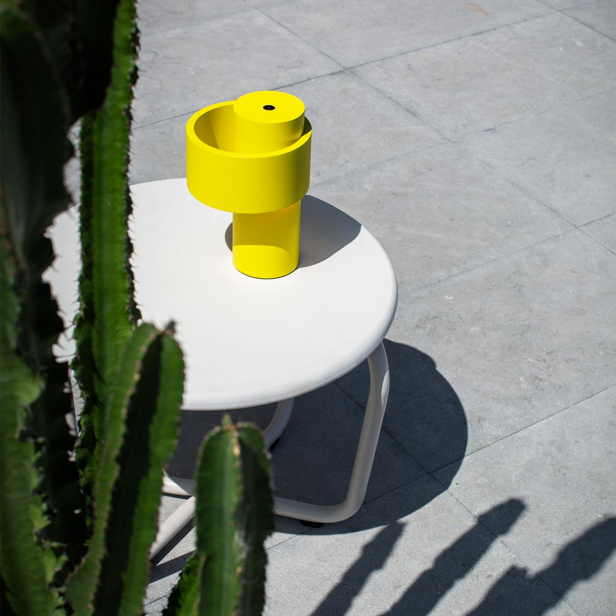 Nastro LED Rechargeable Table Lamp in Outside Area.