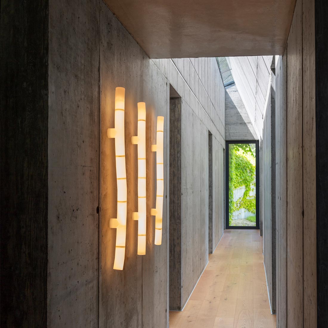 Tratti U566.42 LED Ceiling / Wall Light in hallway.