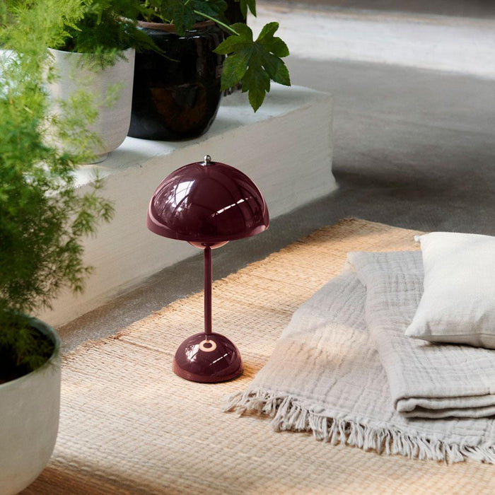 Flowerpot Portable Table Lamp in Detail.